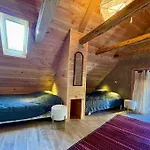 Warm And Cozy House 度假居