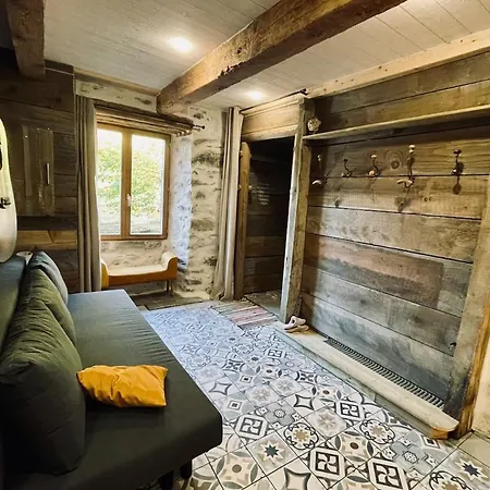 Warm And Cozy House בית נופש Égliseneuve-dʼEntraigues