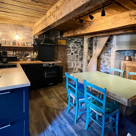 בית נופש Warm And Cozy House Égliseneuve-dʼEntraigues