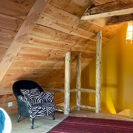 בית נופש Warm And Cozy House