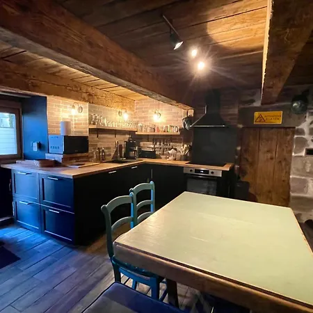 בית נופש Warm And Cozy House Égliseneuve-dʼEntraigues